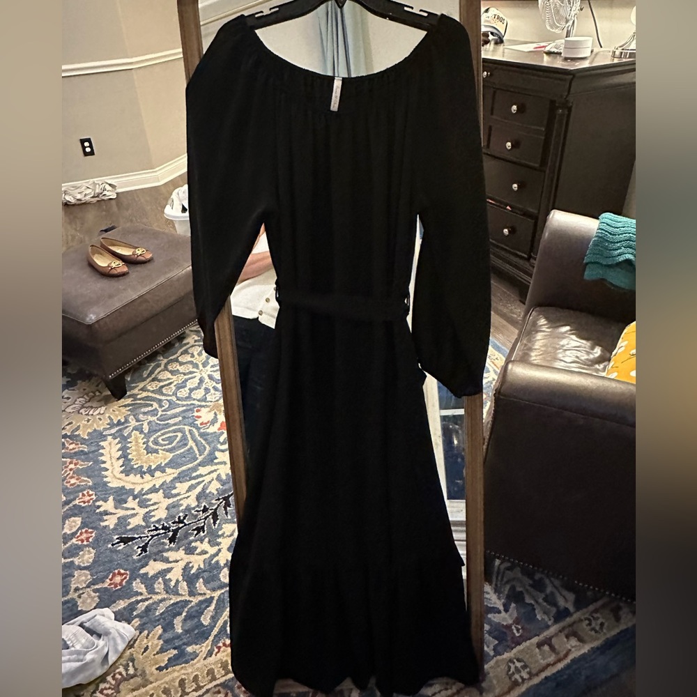 Off-the-shoulder chiffon maternity gown